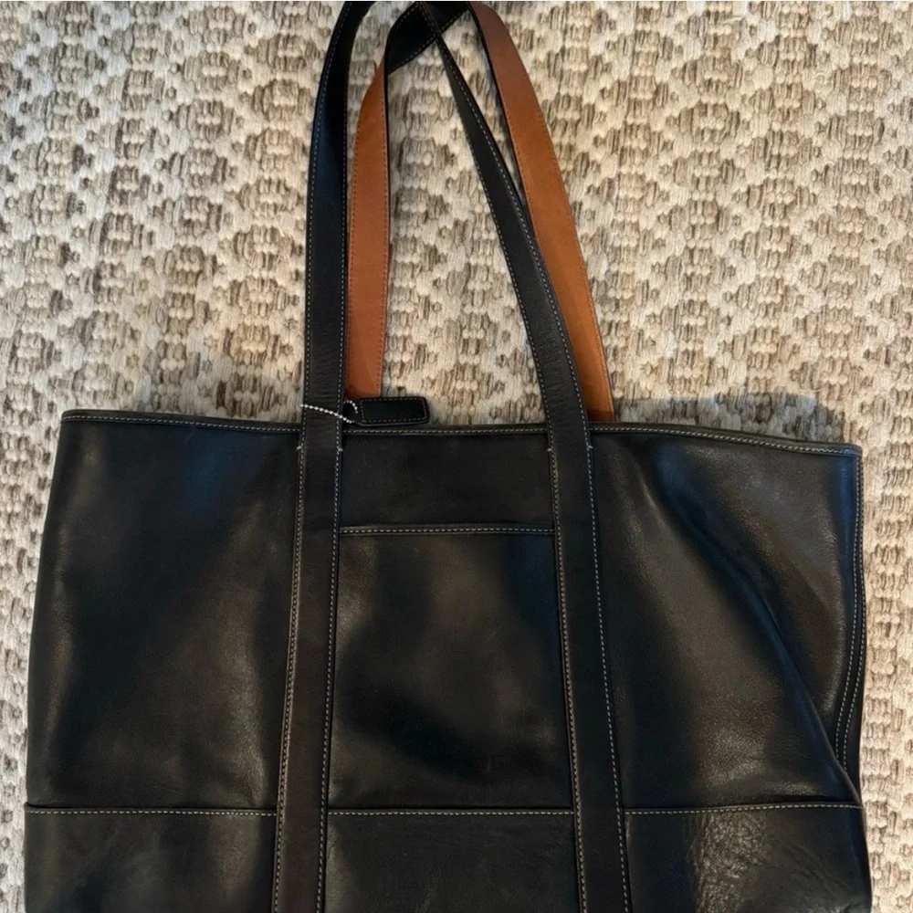 Coach leather tote bag size 18 width x 12 height. Excellent condition - Picture 5 of 10